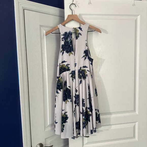 EUC - Free People Gorgeous White/Blue Floral Dress - Size Small - Picture 2 of 3
